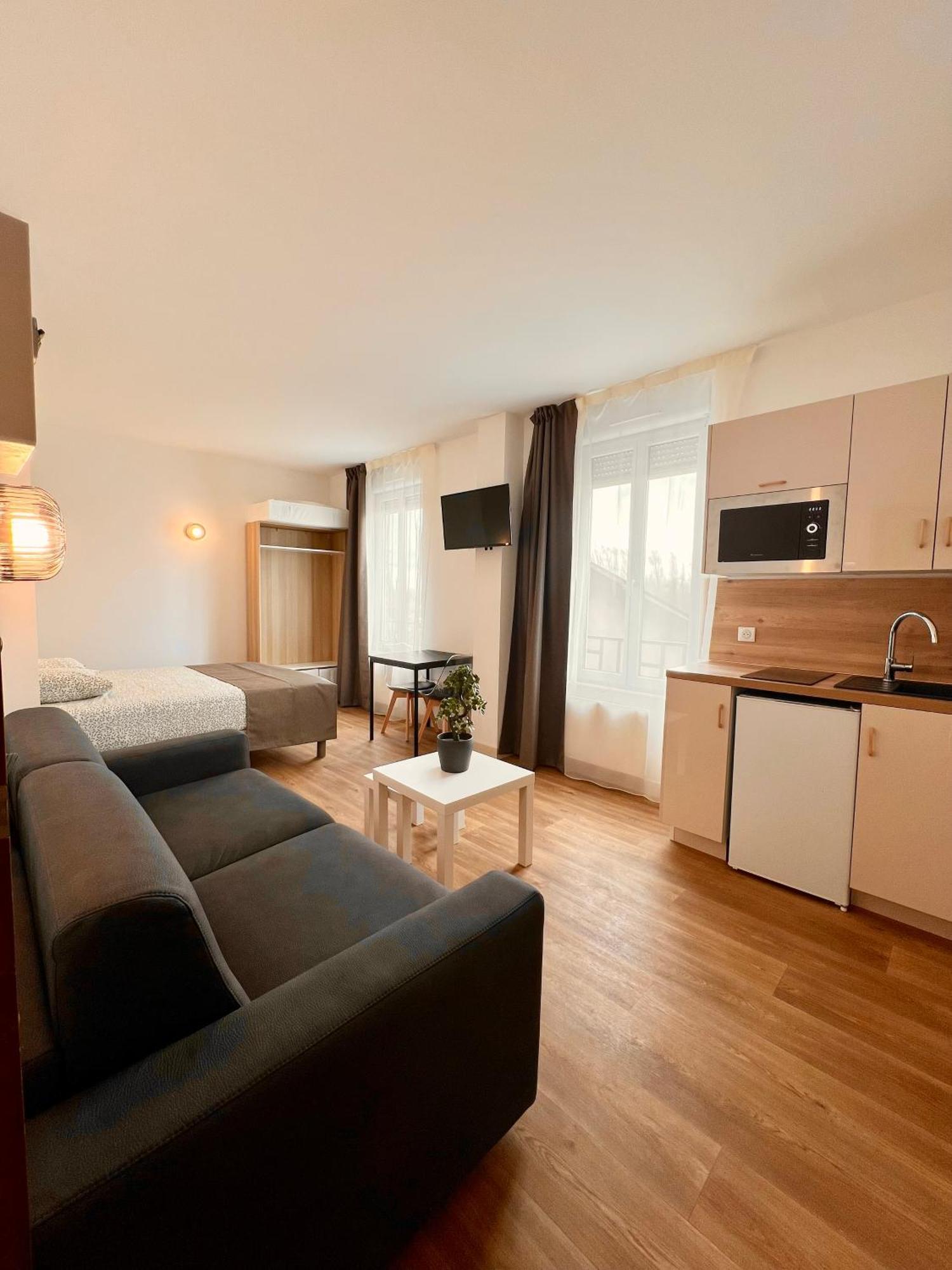 Studio 4 Pers Face Gare Sncf Appart Hotel Le Cygne D4 Bourges Zewnętrze zdjęcie