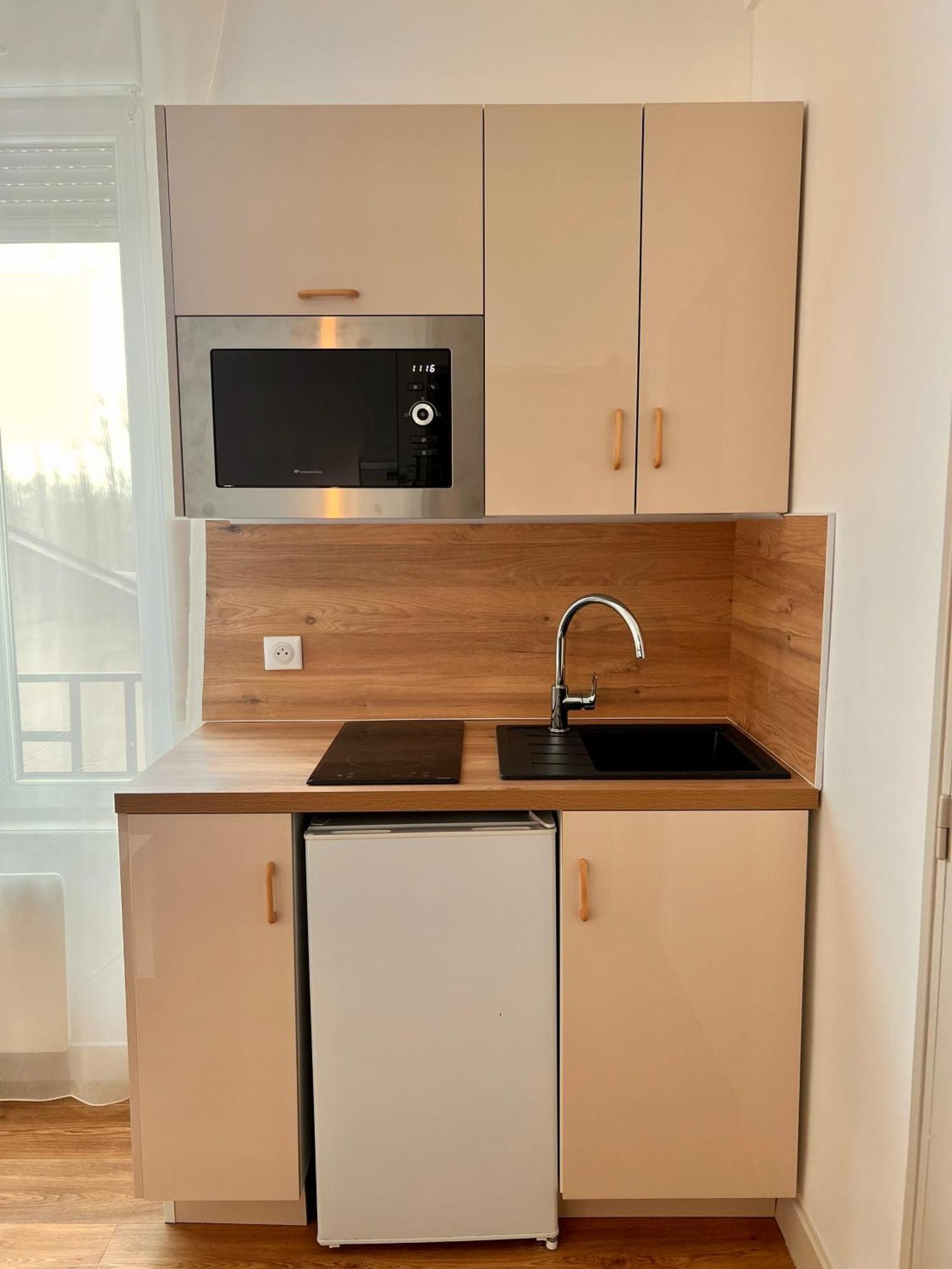 Studio 4 Pers Face Gare Sncf Appart Hotel Le Cygne D4 Bourges Zewnętrze zdjęcie